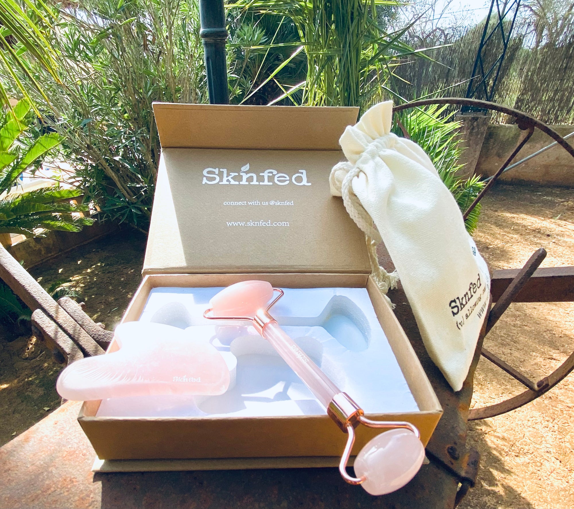 ROSE QUARTZ FACE ROLLER AND GUA SHA