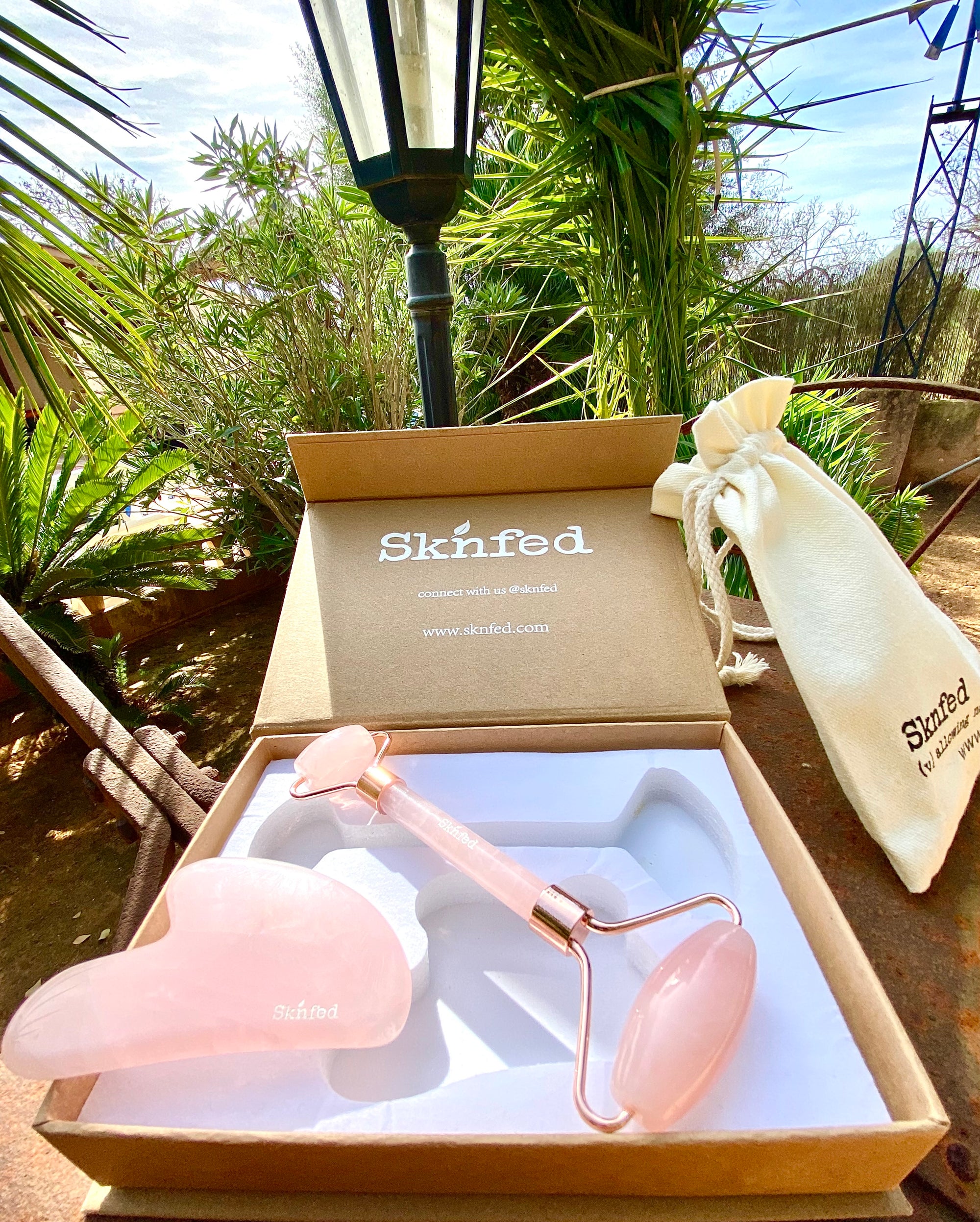 ROSE QUARTZ FACE ROLLER AND GUA SHA