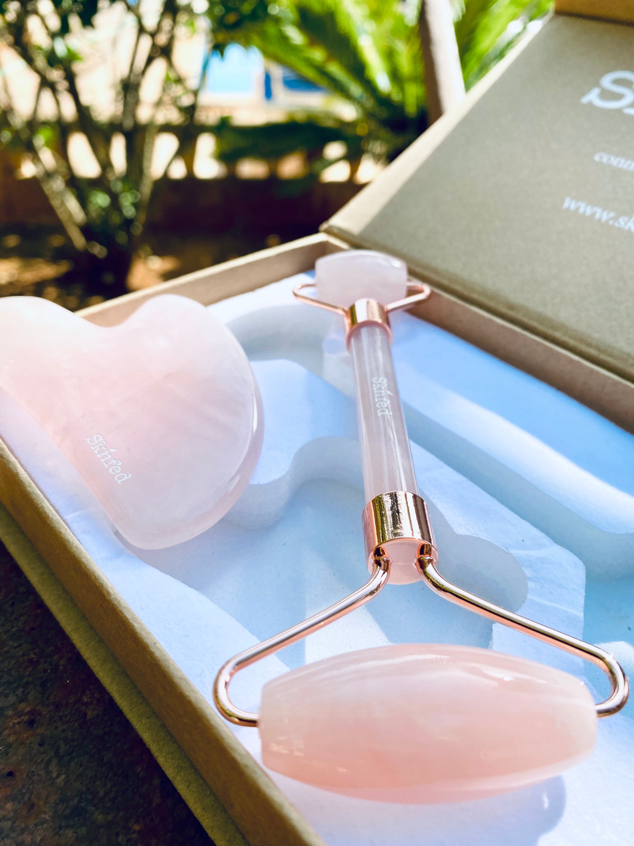 ROSE QUARTZ FACE ROLLER AND GUA SHA